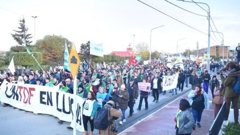 Multitudinaria Marcha Universitaria en Tierra del Fuego